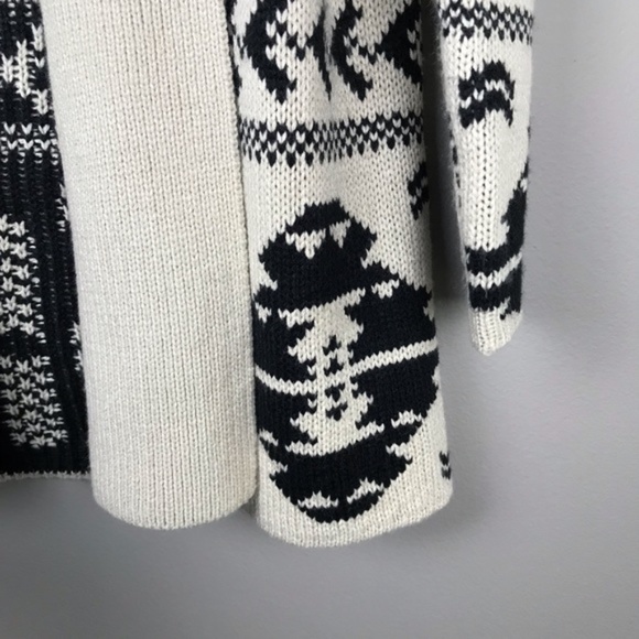 BB DAKOTA Rose Knit Cardigan white black NWT - Picture 3 of 5